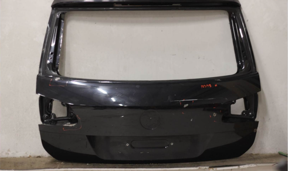 Lid for 2011-2017 Touareg (7P6 827 025 B)