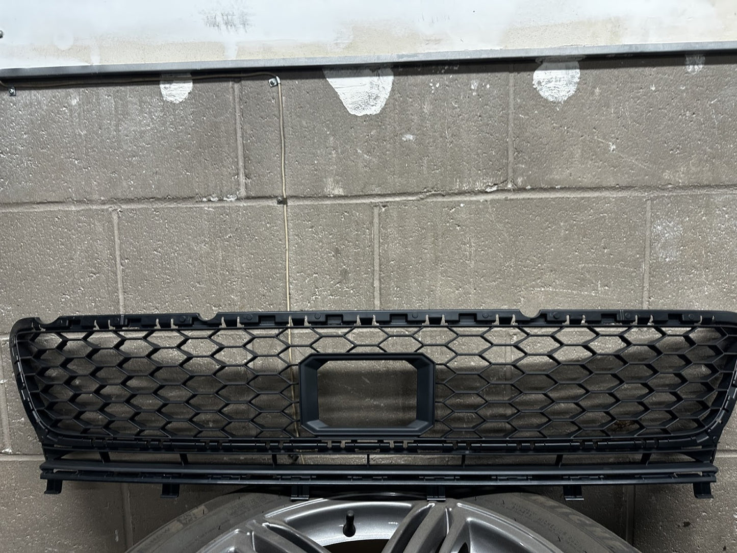 Grille for Golf Wagon (5GM853677E9B9)