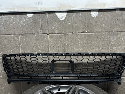 Grille for Golf Wagon (5GM853677E9B9)