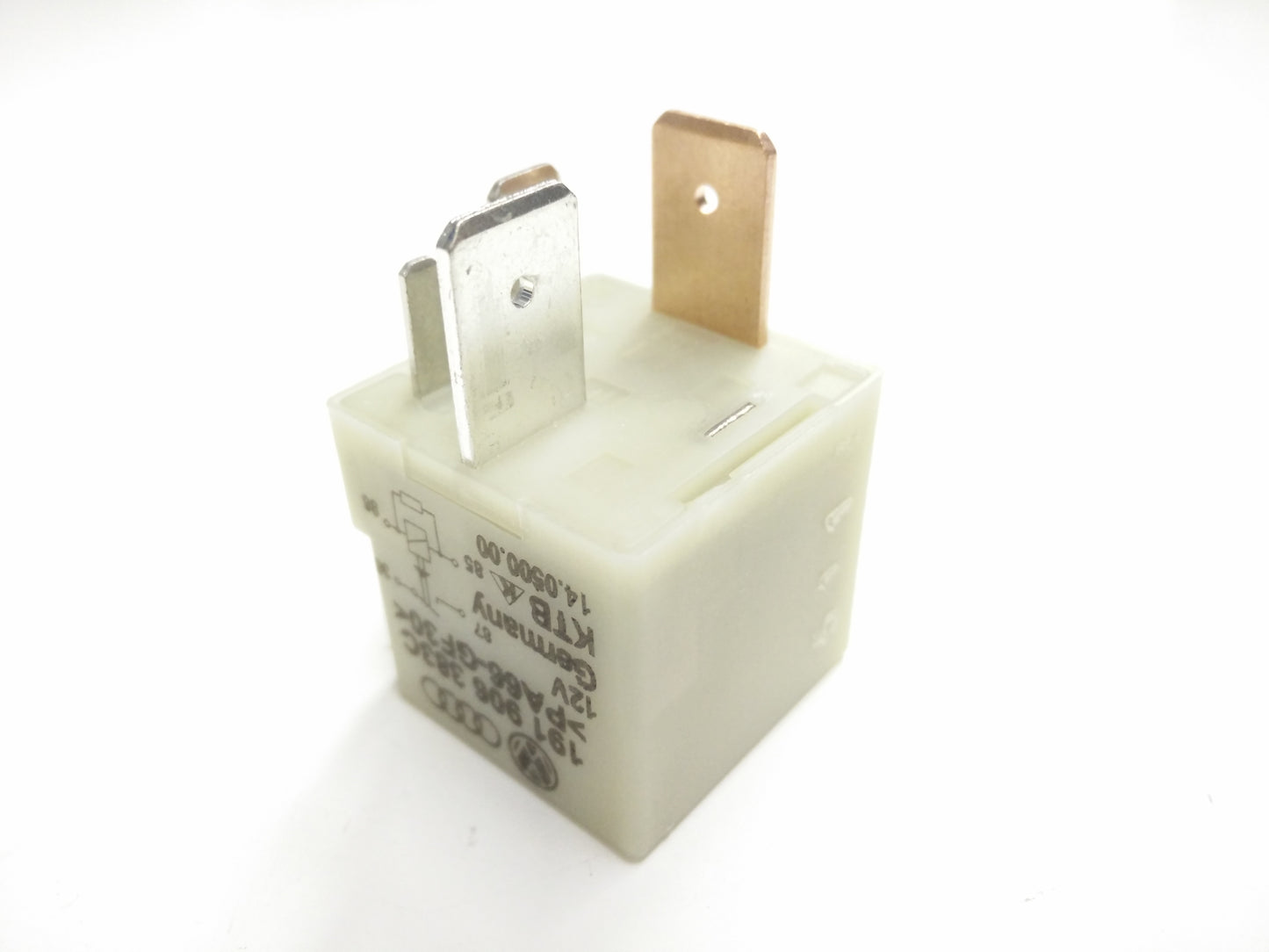 accessory power relay, fuel pump relay, powertrain control module relay 191906383c